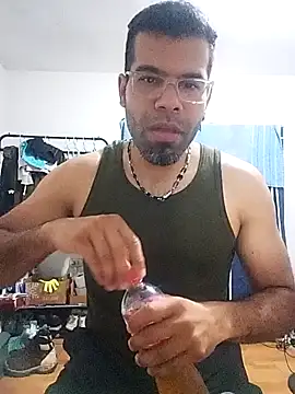 Snapshot of thom_1 chatting on February 16, 2026, 1:57 am thom 1 online show from February 16, 2026, 1:57 am