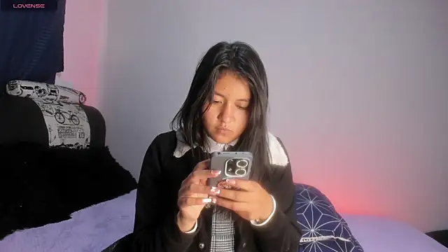 Snapshot of Sharlottee__ chatting on February 3, 2026, 5:05 am Sharlottee online show from February 3, 2026, 5:05 am