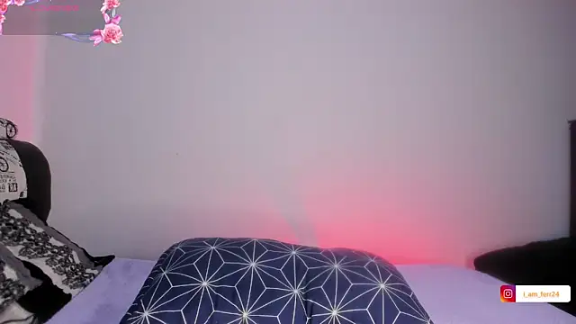 Snapshot of Sharlottee__ chatting on February 13, 2026, 8:10 am Sharlottee online show from February 13, 2026, 8:10 am