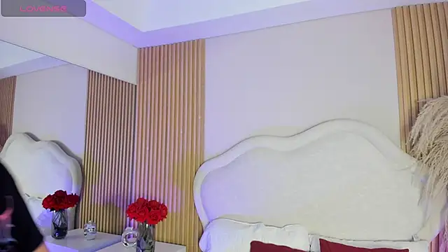 rebeca taylor online show from February 7, 2026, 3:32 am