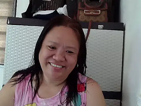 yummychubby29 online show from May 14, 2026, 3:13 am
