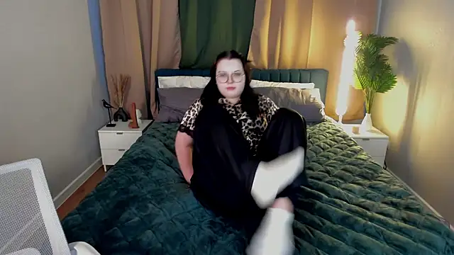 Snapshot of Kira_G0ld chatting on February 25, 2026, 1:04 am Kira G0ld online show from February 25, 2026, 1:04 am