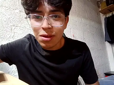 FAVOJS online show from April 10, 2026, 11:42 pm