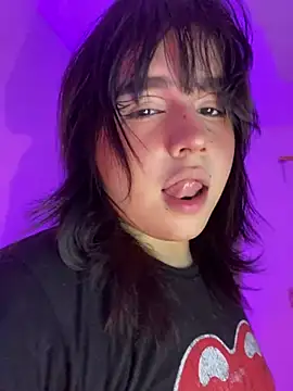 Daniellesins1 online show from May 17, 2026, 2:09 am