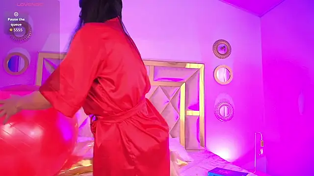 Snapshot of Emma_Sanz__ chatting on February 10, 2026, 12:31 pm Emma Sanz online show from February 10, 2026, 12:31 pm