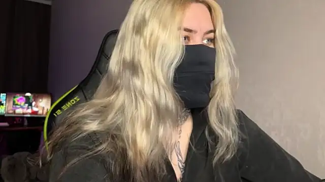 Snapshot of UnaXyling chatting on February 8, 2026, 11:08 pm UnaXyling online show from February 8, 2026, 11:08 pm