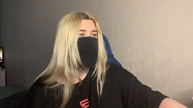 Snapshot of UnaXyling chatting on February 17, 2026, 9:28 am UnaXyling online show from February 17, 2026, 9:28 am