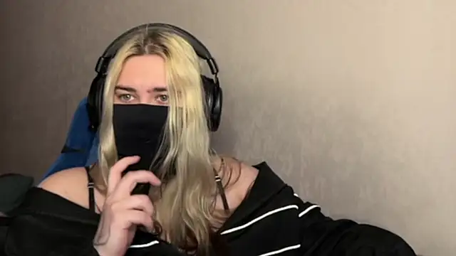 Snapshot of UnaXyling chatting on February 25, 2026, 12:53 am UnaXyling online show from February 25, 2026, 12:53 am