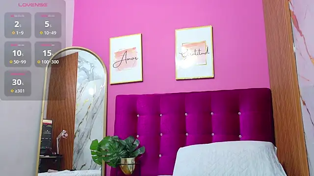 tightlittleebony online show from March 27, 2026, 7:24 pm