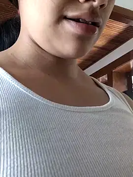 Julieta Parker online show from February 22, 2026, 4:05 pm