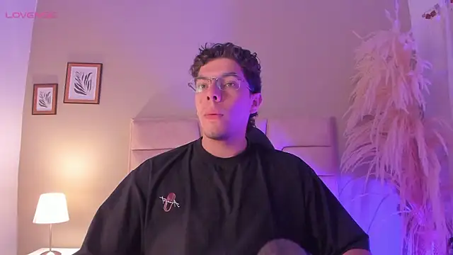 Snapshot of Axel_Creed chatting on February 12, 2026, 10:43 am Axel Creed online show from February 12, 2026, 10:43 am