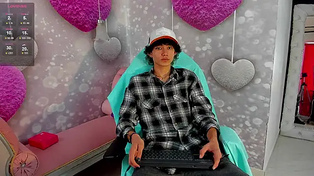 Snapshot of thanier_18 chatting on February 8, 2026, 7:17 pm thanier 18 online show from February 8, 2026, 7:17 pm