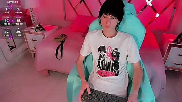 Snapshot of thanier_18 chatting on February 18, 2026, 7:32 pm thanier 18 online show from February 18, 2026, 7:32 pm