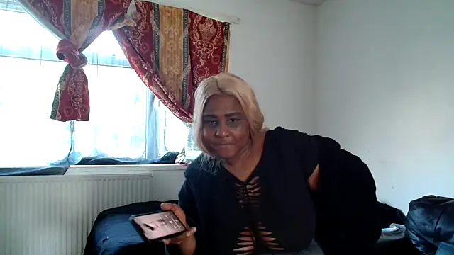 CurvySashia online show from February 24, 2026, 1:20 pm