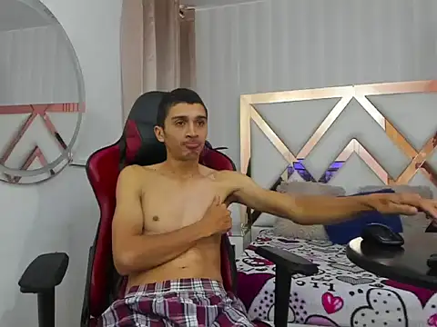 Snapshot of MiaANDrony chatting on February 6, 2026, 12:41 pm MiaANDrony online show from February 6, 2026, 12:41 pm