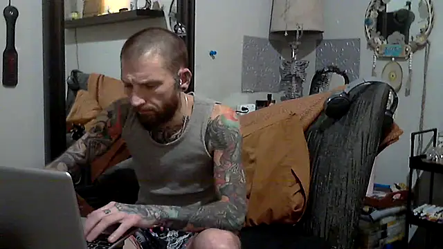 Snapshot of F_D_R_ chatting on February 23, 2026, 4:32 am F D R online show from February 23, 2026, 4:32 am