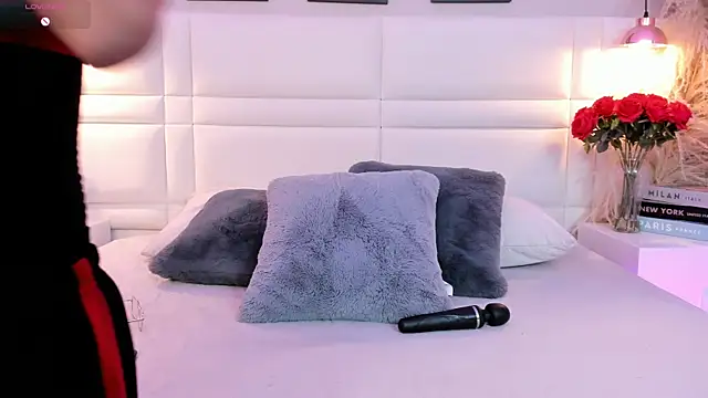 Snapshot of RaquelHyde_ chatting on May 27, 2026, 8:17 pm RaquelHyde online show from May 27, 2026, 8:17 pm