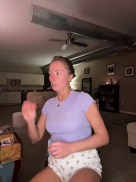 Snapshot of mooviebaby chatting on February 18, 2026, 12:28 am mooviebaby online show from February 18, 2026, 12:28 am