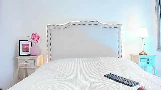 Snapshot of Charlote_Harper chatting on February 15, 2026, 6:26 pm Charlote Harper online show from February 15, 2026, 6:26 pm