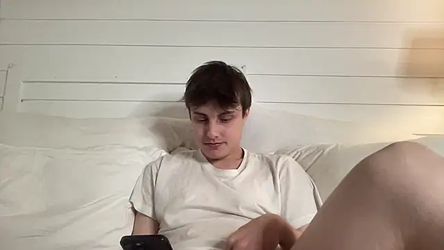 Snapshot of NoahhSkye chatting on February 12, 2026, 8:37 pm NoahhSkye online show from February 12, 2026, 8:37 pm