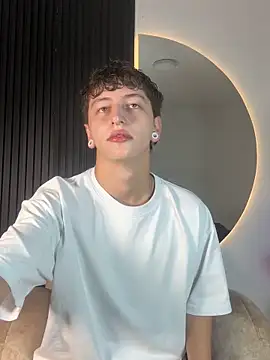 ARON LUXX online show from February 10, 2026, 3:10 am