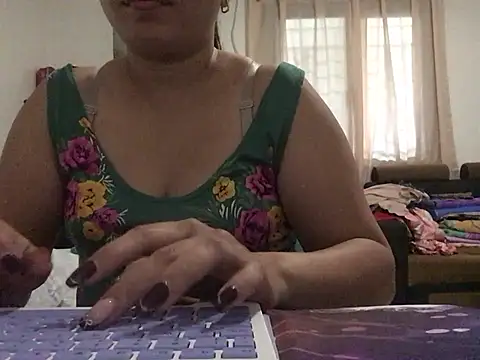 lady candy85 online show from February 5, 2026, 4:17 am