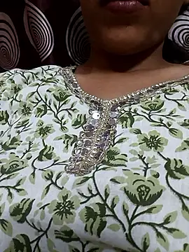 komalsharma99 online show from June 4, 2026, 6:14 pm