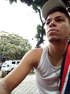 Andres sant  online show from April 11, 2026, 7:18 pm