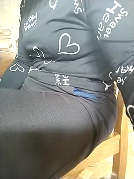 Snapshot of LiilyZi chatting on February 25, 2026, 4:00 am LiilyZi online show from February 25, 2026, 4:00 am