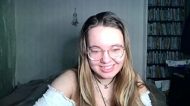Snapshot of Helen_foxygirl chatting on February 9, 2026, 12:25 am Helen foxygirl online show from February 9, 2026, 12:25 am