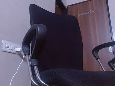 Snapshot of atisa_ chatting on February 19, 2026, 11:39 am atisa online show from February 19, 2026, 11:39 am