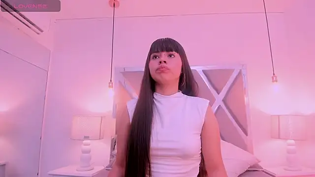 Raven Luxx online show from May 15, 2026, 5:20 pm