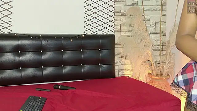 Lia James  online show from March 30, 2026, 11:44 am