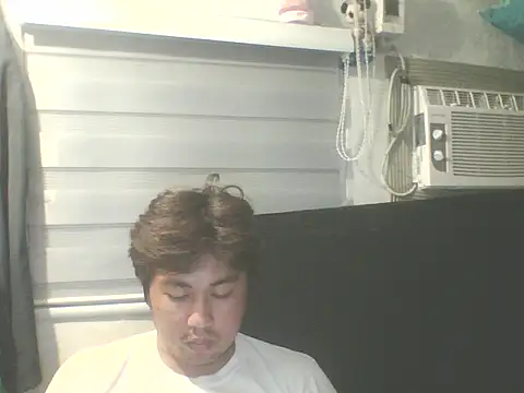 Snapshot of mattyXthridy chatting on February 11, 2026, 11:37 am mattyXthridy online show from February 11, 2026, 11:37 am