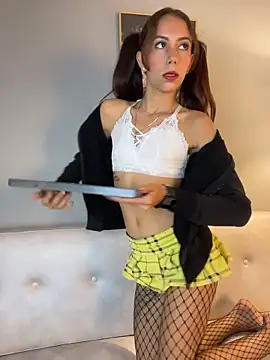 Snapshot of BonniePink_ chatting on February 24, 2026, 10:46 am BonniePink online show from February 24, 2026, 10:46 am