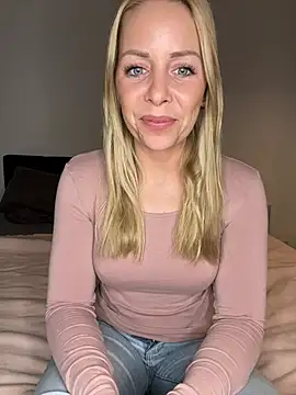 Snapshot of emily-becker22 chatting on March 19, 2026, 5:28 pm emily-becker22 online show from March 19, 2026, 5:28 pm