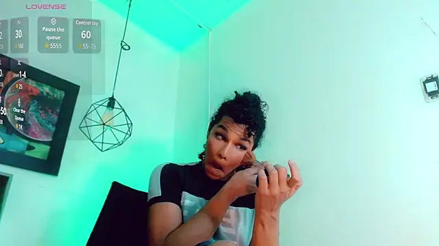 Snapshot of Zonce_shimer chatting on February 25, 2026, 3:49 am Zonce shimer online show from February 25, 2026, 3:49 am