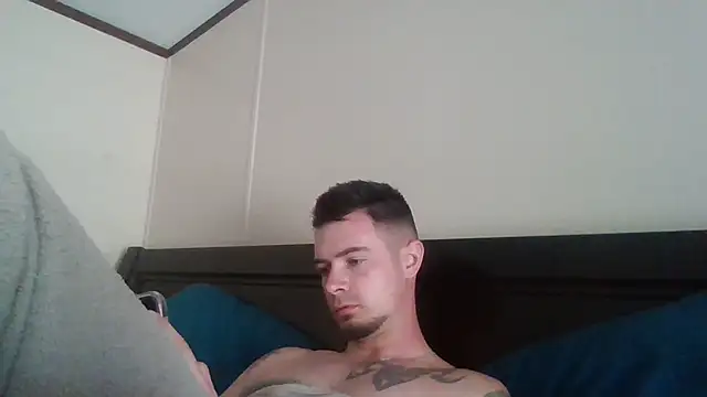 midnightsinz online show from April 7, 2026, 7:36 pm