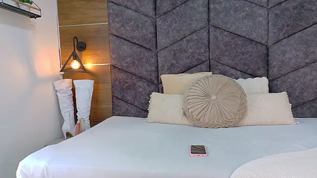 FernandaBrown   online show from March 6, 2026, 7:21 pm