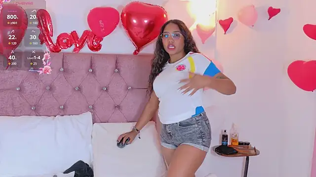 Snapshot of xblack_moon chatting on February 19, 2026, 7:43 pm xblack moon online show from February 19, 2026, 7:43 pm