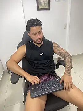 MattiaDupont online show from May 8, 2026, 1:22 am