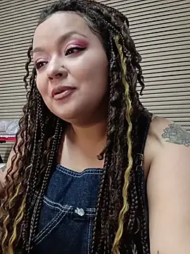 Snapshot of SweettSin chatting on April 12, 2026, 12:04 am SweettSin online show from April 12, 2026, 12:04 am