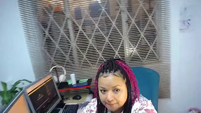 Snapshot of SweettSin chatting on May 6, 2026, 2:00 pm SweettSin online show from May 6, 2026, 2:00 pm