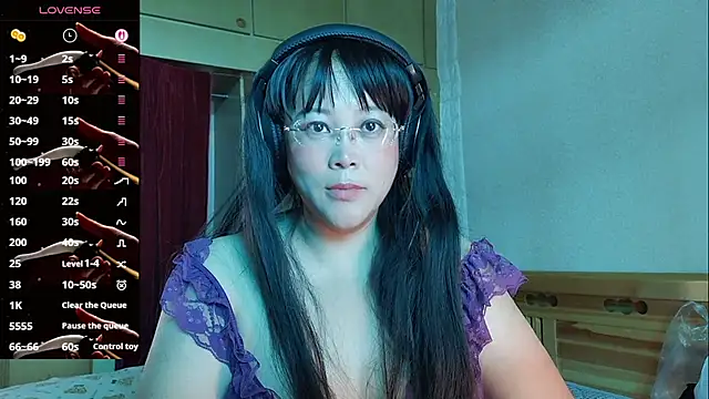 vivi523 online show from April 13, 2026, 6:08 am