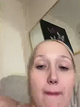 Marilynxo online show from February 12, 2026, 6:41 am