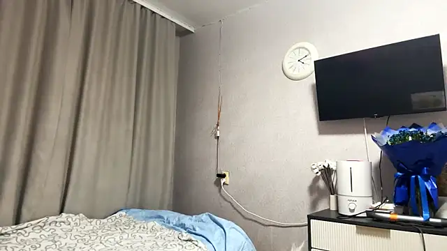 MilaSliger online show from February 27, 2026, 5:35 pm