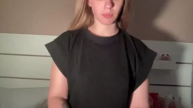 petiteetoile online show from April 11, 2026, 4:55 pm