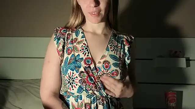 petiteetoile online show from April 18, 2026, 11:47 am