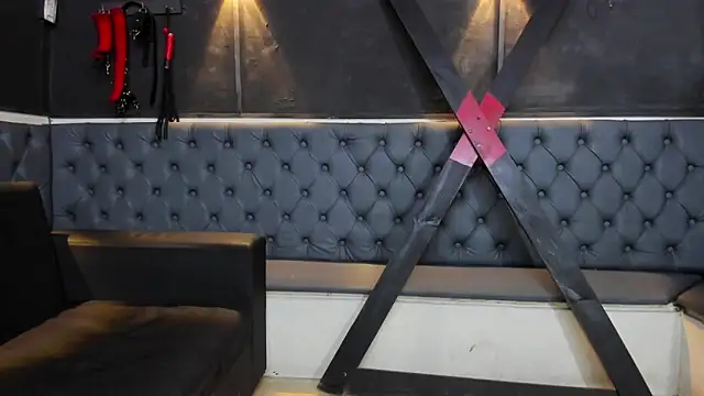 Jeanpieroo26 online show from April 16, 2026, 9:50 pm