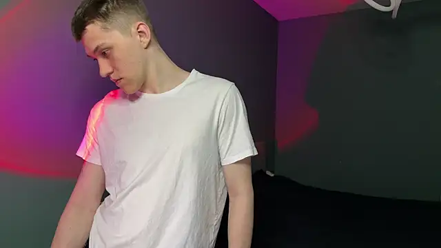 cronck52 online show from April 10, 2026, 12:43 pm